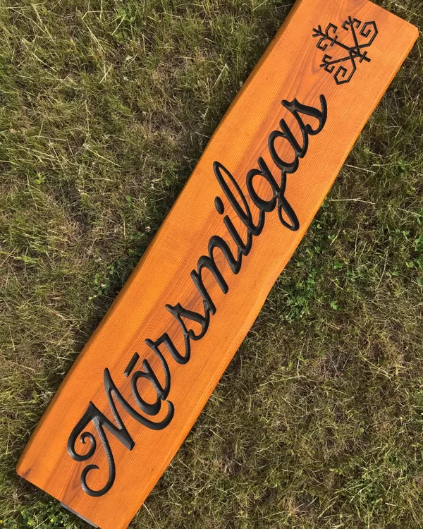 Māju nosaukumu zīmes